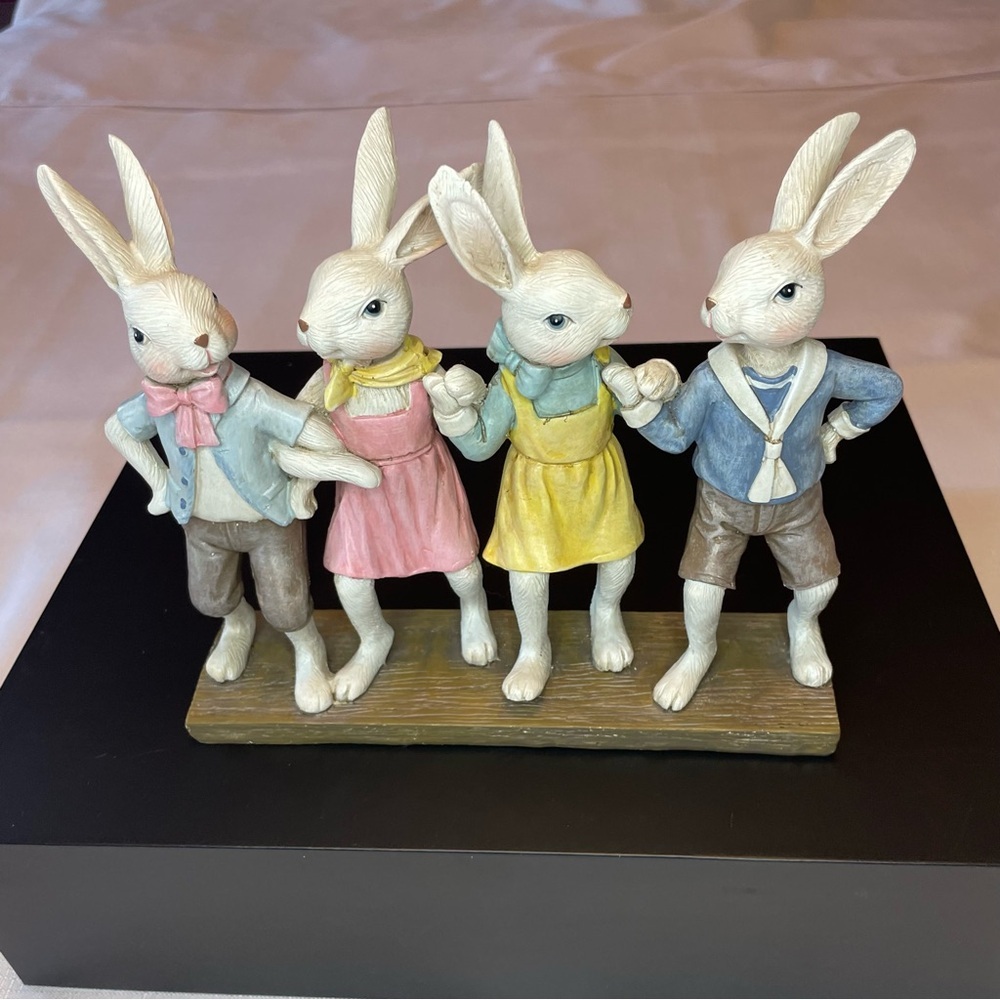 Ganz Vintage Resin Adorable Pastel Four Bunnies Arm In Arm